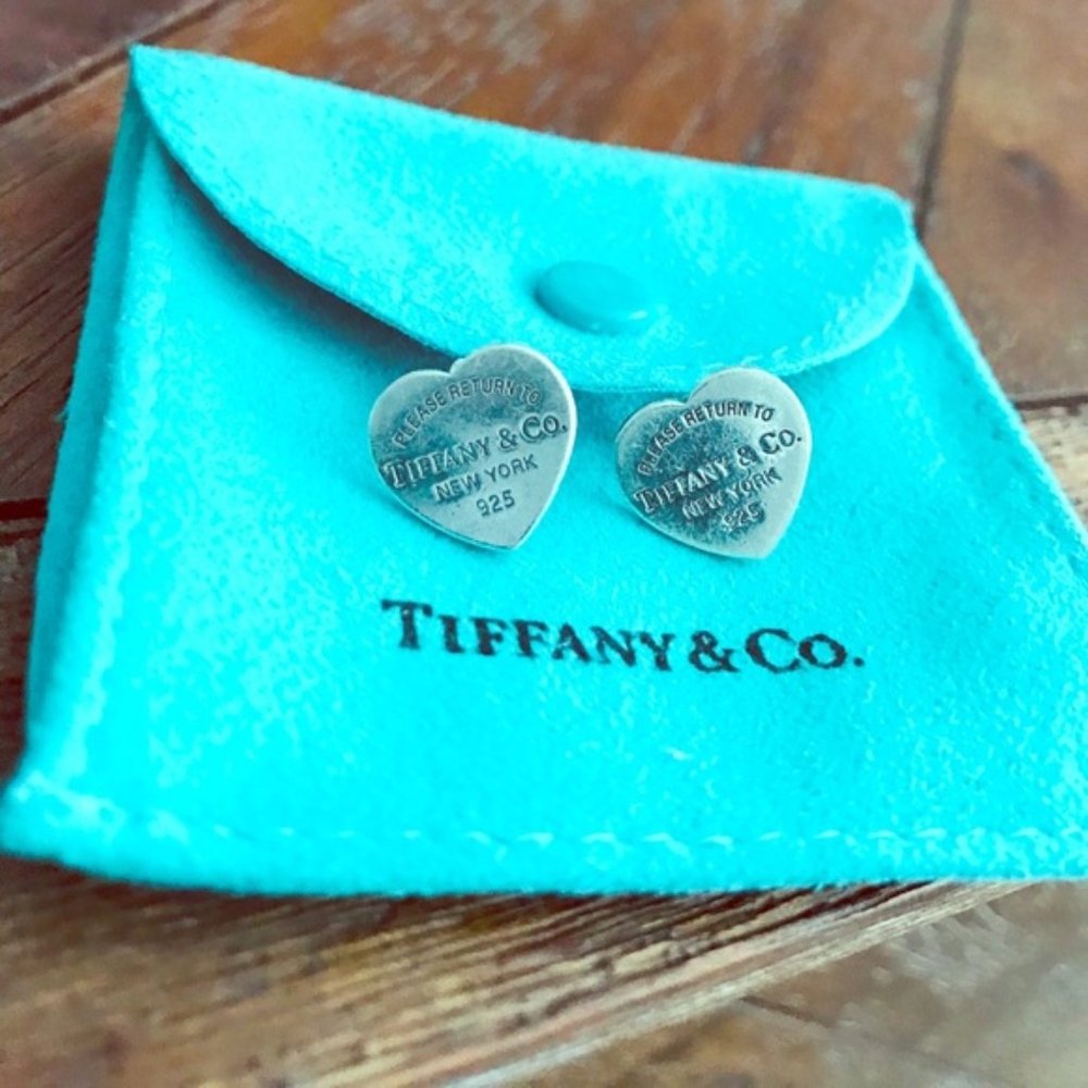 Return to Tiffany & Co. MEDIUM heart earrings